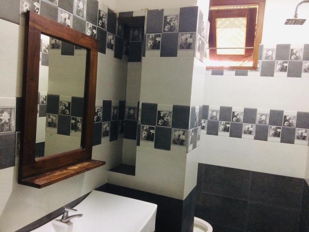 Ambel Homestay أنرادابورام الغرفة الصورة